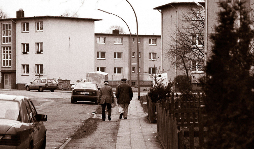 5-1 Bei der Quartierssanierung im Bremerhavener Stadtteil Wulsdorf verwandelten sich Einheitsgrau und triste Fassaden …