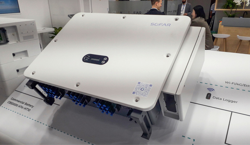 Hybridwechselrichter für den Anschluss einer Speicherbatterie, vorgestellt im Juni dieses Jahres in München.