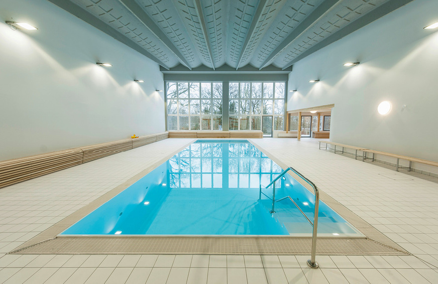 7 Ein kleines Reha- und Lehrschwimmbecken blieb erhalten – auch die Bewohner dürfen es nutzen.