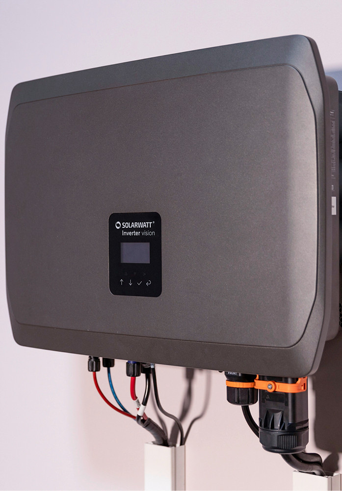 Die neuen Hybridwechselrichter Inverter Vision sind als einphasige und dreiphasige Systeme erhältlich.