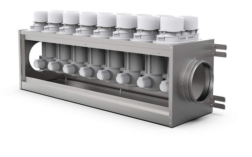 1 An den RAV-Verteiler werden die Zu- und Abluftkanäle angeschlossen. Die Abluft aus den Räumen strömt durch je eine Lüftungsklappe. Dabei messen Sensoren die Raumluftqualität und regeln den Volumenstrom entsprechend.