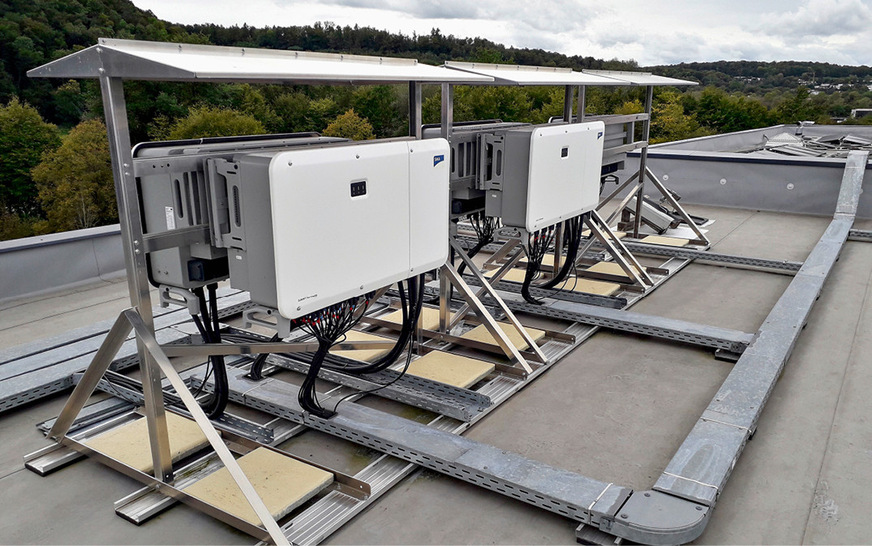 Stringwechselrichter auf dem Solardach in Tübingen.