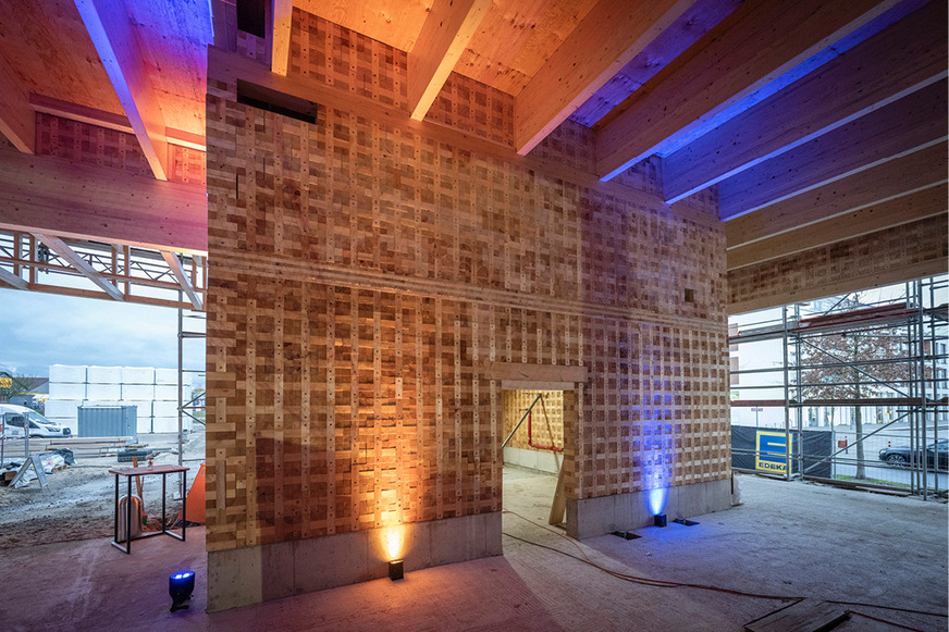 Der Star beim Richtfest in Lamme in Braunschweig war das Triqbriq-Holzbausystem – für Edeka der gebaute Ausdruck seiner Nachhaltigkeitsstrategie.