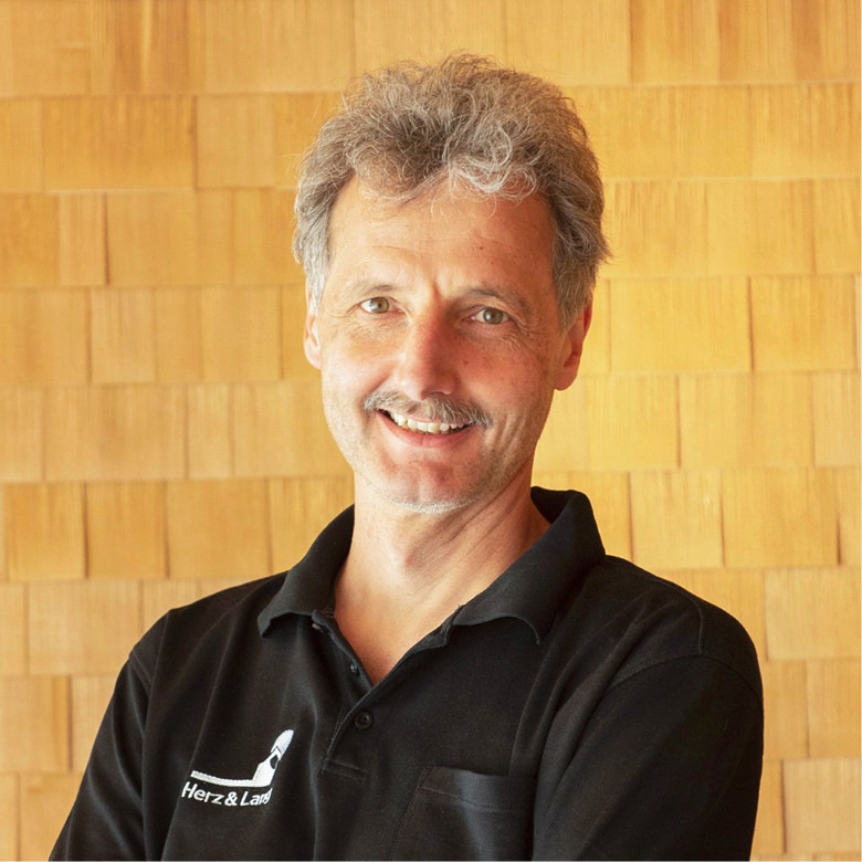 Helmut König ist Abteilungsleiter Ingenieurbau und Gutachter im Planungsbüro Herz & Lang, Sachverständiger für Bauphysik und insbesondere für Hygrothermik.