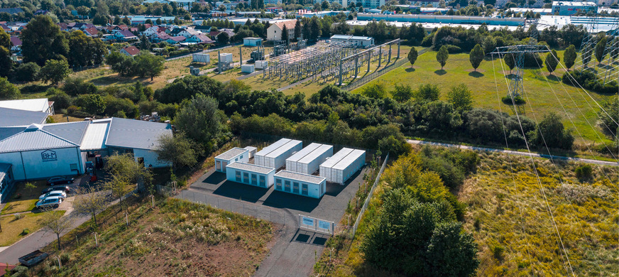 Dieser große Batteriepark im thüringischen Gotha wurde von Smart Power errichtet.