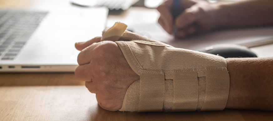 Das Arbeitsrecht kennt keine Teilarbeitsunfähigkeit – bietet ein Arbeitnehmer aufgrund seiner Erkrankung nur eine teilweise Arbeitsleistung an, sollte sie der Arbeitgeber ablehnen.