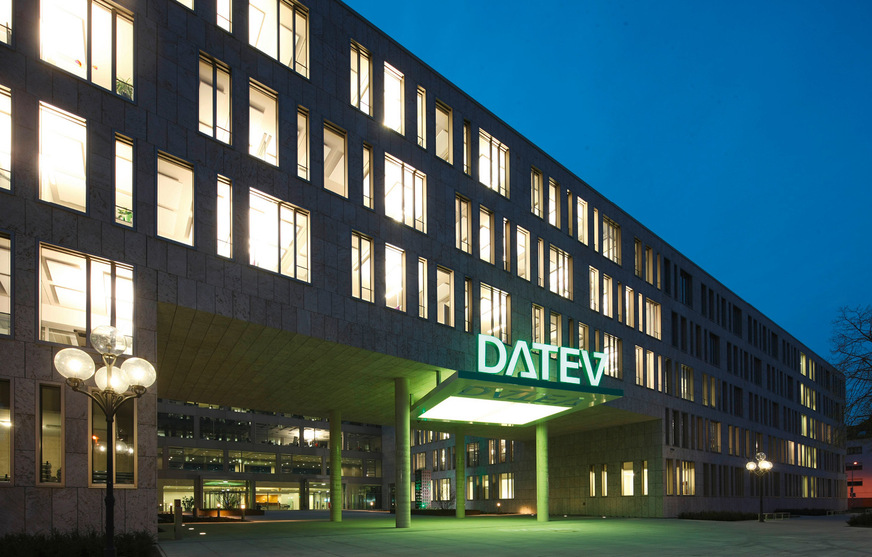 Im IT-Campus des IT-Dienstleisters Datev steuert ein Gebäudeautomationssystem nicht nur Energieversorgung sowie Lüftung und Beschattung. Es werden auch Anlagendaten gesammelt, um mögliche Störungen im Betrieb schon frühzeitig zu erkennen.