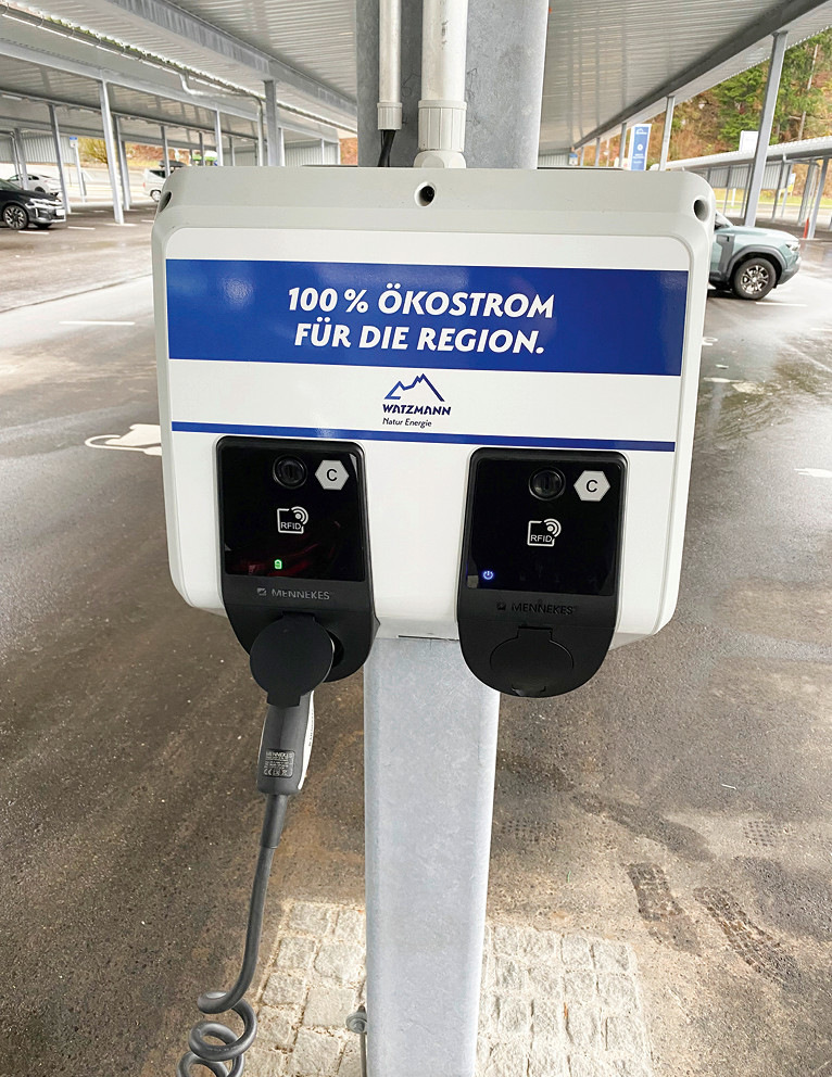 62 Ladepunkte wurden unter den&nbsp;Solarmodulen installiert.