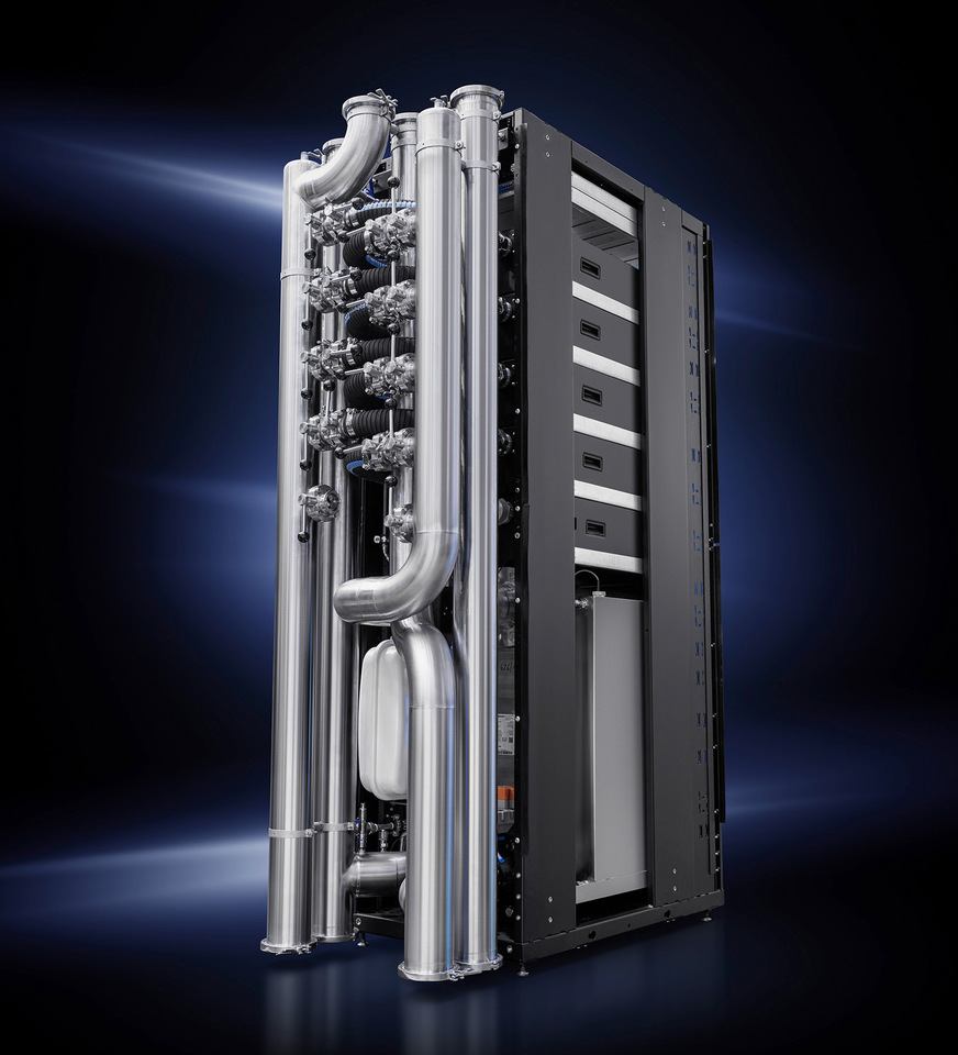 Die Firma Rittal hat ein Liquid-Cooling-System auf den Markt gebracht, bei dem sich die zentralen Zu- und Abläufe des Wasserkreislaufs über standardisierte Anschlüsse ankoppeln lassen.