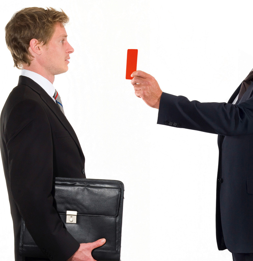 Wann darf ein Arbeitgeber gegenüber seinem Mitarbeiter die rote Karte ziehen, sprich eine Kündigung infolge öffentlichen Drucks aussprechen, den dieser durch sein Gerede oder Verhalten ausgelöst hat?