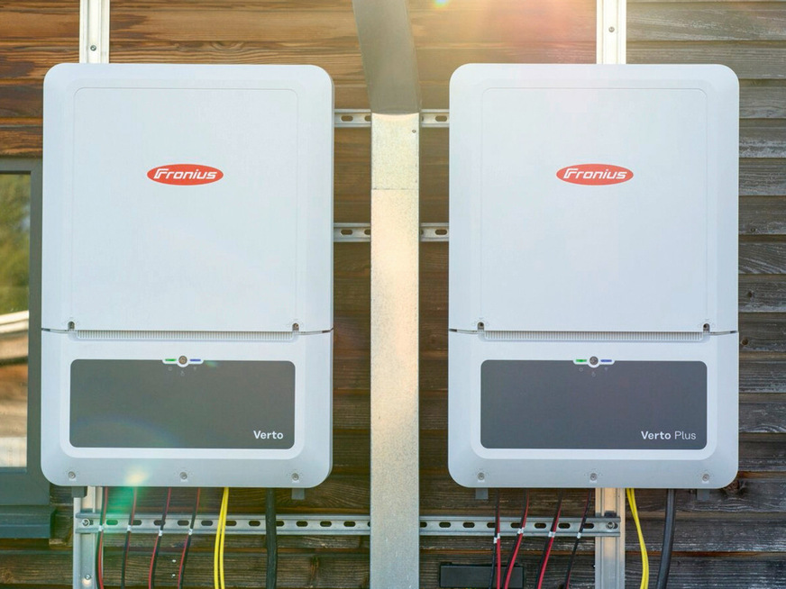 Der Verto Plus ist ein gewerblicher Hybridwechselrichter, der Speicherbatterien einbinden kann.