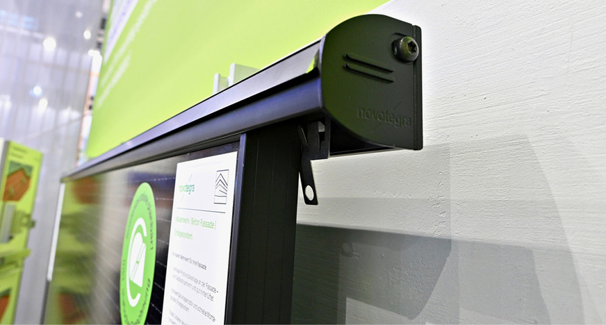 Die neue Einlegeschiene Evo von Novotegra. Neben dem Modul befindet sich das Mute-Blech, das das Klappern der Module verhindert.