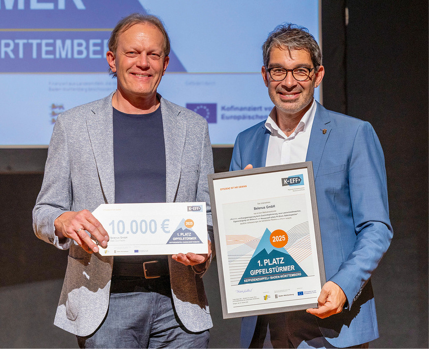 Über den 1. Platz und 10.000 Euro Preisgeld freut sich Alexander Theinert (links), Geschäftsführer der Belenus GmbH aus Bad Dürrheim.