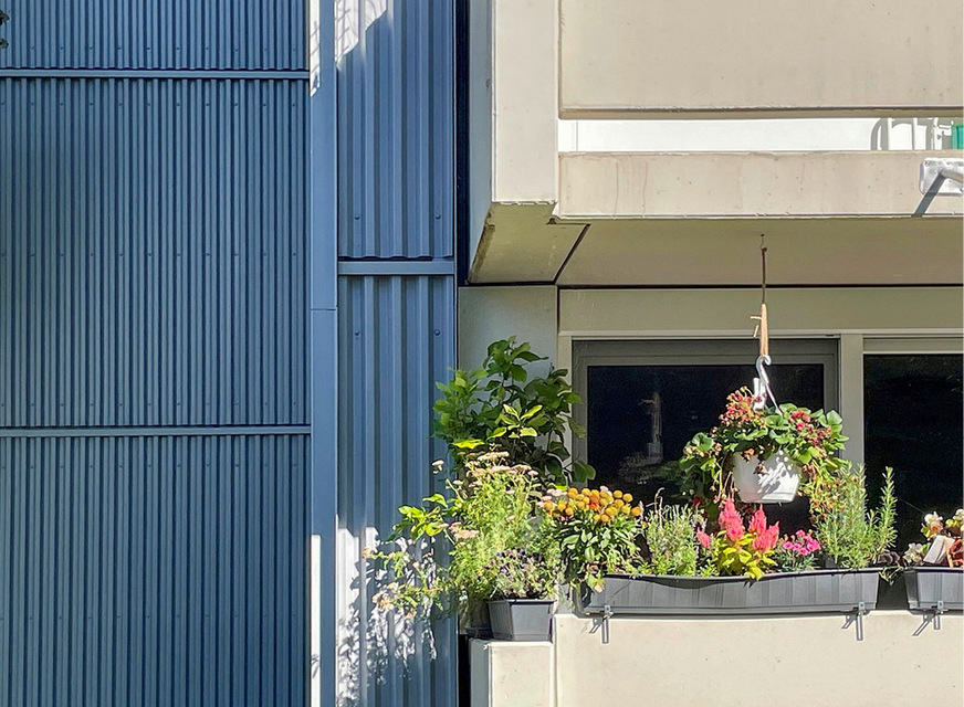 8­ Die präzise konstruktive Trennung von Fassade und Balkonen ermöglichte einen optimierten Bauablauf. So konnte der Austausch der Balkonfassaden unabhängig von der Sanierung der anderen Fassaden erfolgen.