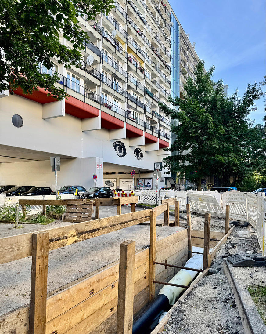 Die Wärme hat es nicht weit vom Rechenzentrum der Telekom zum Pallasseum, 140 Meter Leitungsrohre braucht es.