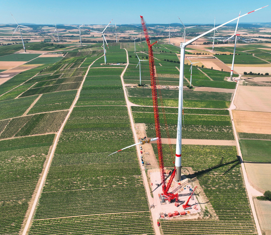 Bau des Windparks Gau-Bickelheim in Rheinland-Pfalz, Repowering-Projekt zum Austausch von Zwei-Megawatt-Kenersys-Anlagen durch Enercons E-160 mit 6,0 Megawatt. Der Rückbau der Kenersys-Anlagen war aufgrund von 145 Meter Nabenhöhe bei Hybridtürmen eine besondere Herausforderung.