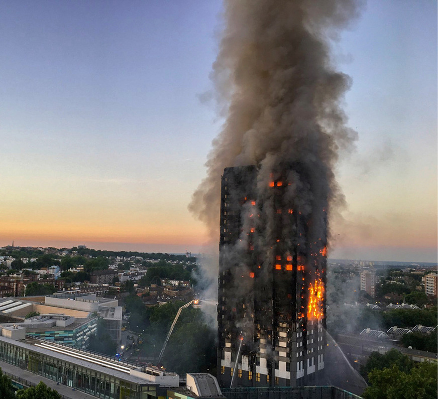 Brandkatastrophen wie beim Grenfell-Tower in England zeigen eindrücklich das Risiko brennbarer Fassadenmaterialien.