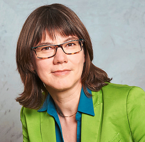 Gisela Renner ist Physikingenieurin und seit 1992 in der Energieeffizienzberatung tätig. Sie ist Vorstandsvorsitzende des GIH NRW, Dozentin an der Universität Koblenz-Landau und Referentin in der Weiterbildung zu den Themen EnEV/GEG, DIN V 18599 und Energieeffizienz in KMU.