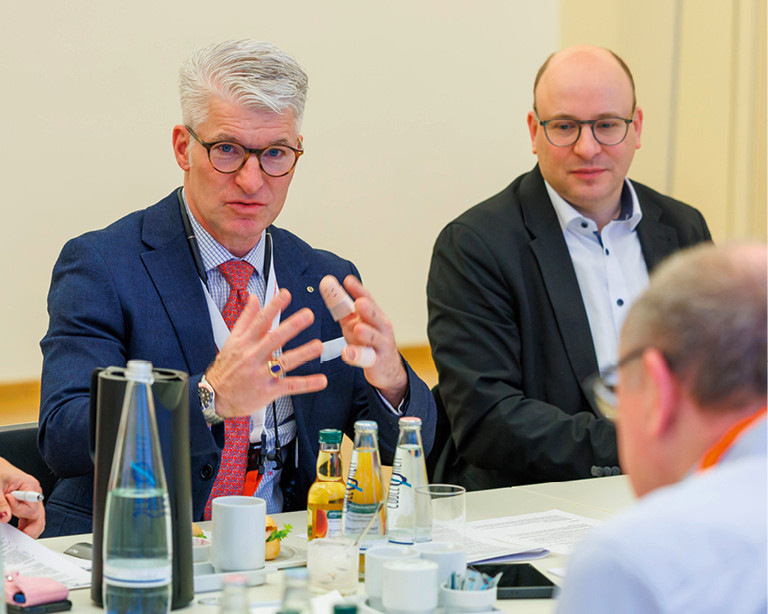 Trianel-Chef Becker (links)bei einem Presse-Event Anfang des Jahres.