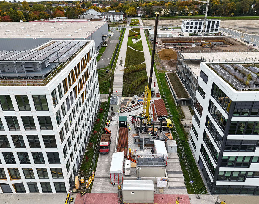 Einbringen der Pumpe für die Grubenwassernutzung in Bochum.