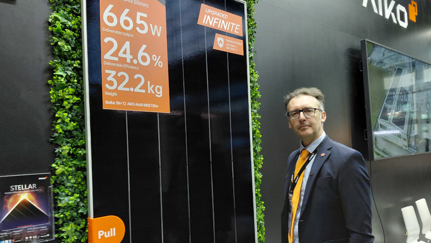 Federico Brunelli am Stand von Aiko in Rimini.