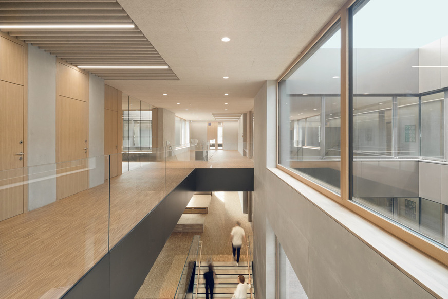 Jedes Jahrgangscluster nutzt einen eigenen Gebäudebereich. Zwei Lüftungsgeräte von Kiefer versorgen je Klassen und Aufenthaltsräume sowie die Schulküche entsprechend der Auslastung.