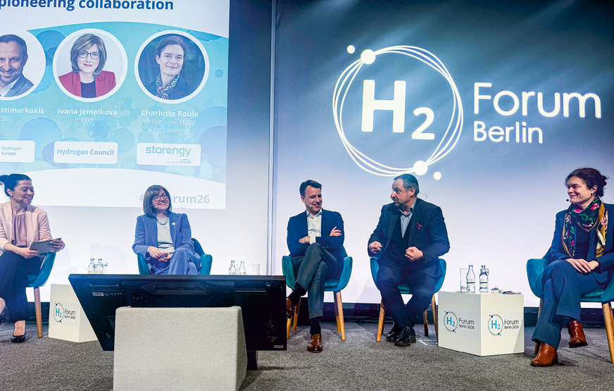 Auf dem Podium u.a. Ivana Jemelkova und Jorgo Chatzimarkakis als Vertreter der europäischen H2-Branche.&nbsp;