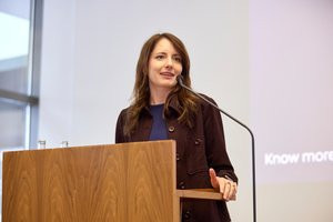 Janina Mütze, Gründerin von Civey, gibt Einblick in die öffentliche Wahrnehmung von Holzpellets.