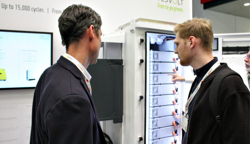 Steigende Preise für Öl und Gas dürften den Zubau von Solarspeichern vorantreiben.