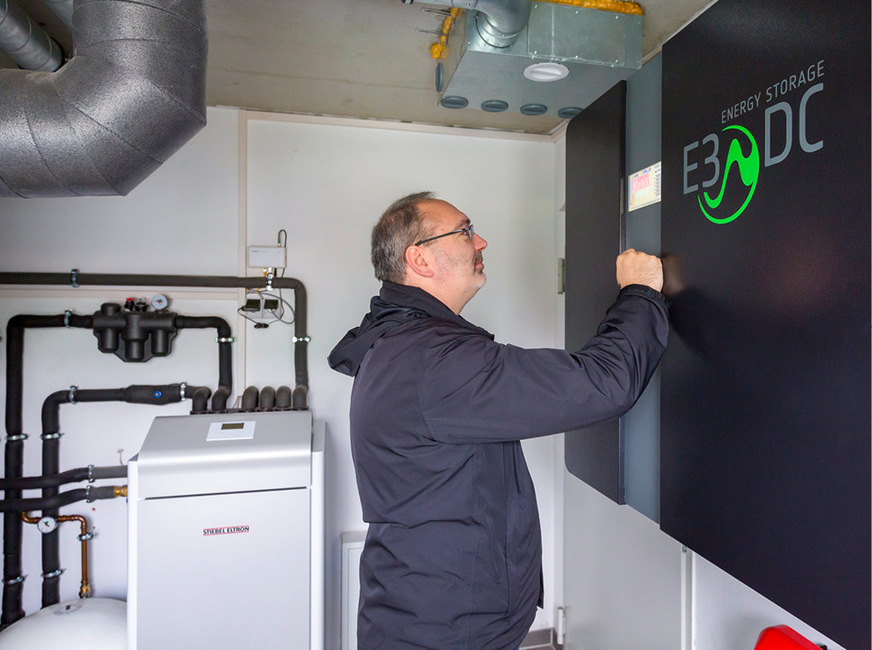 Mit Stromspeichern lassen sich Gebäude in das Energiesystem einbinden.