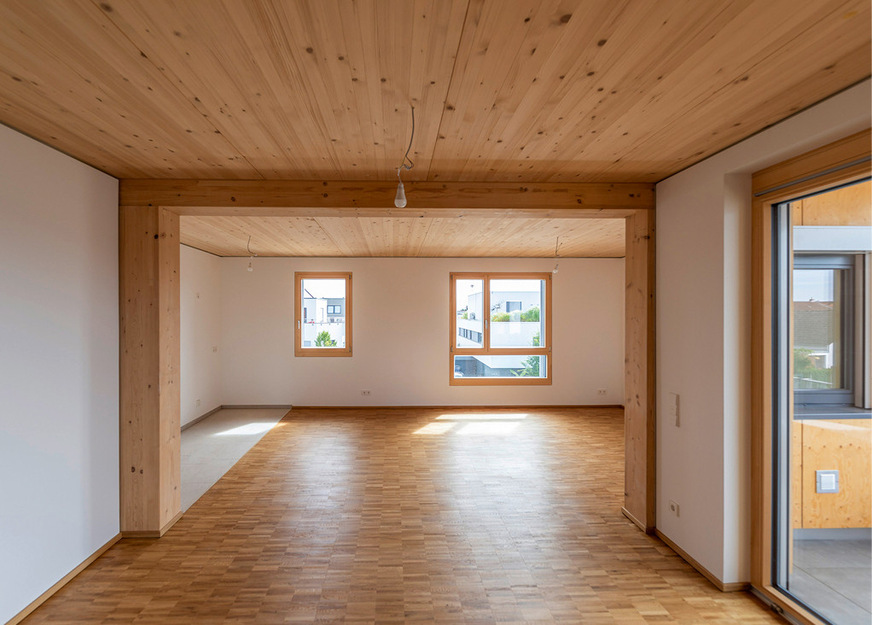 Sichtbares Holz auch innen gehörte zum Programm. Die Oberflächen sorgen darüber hinaus für den Feuchteausgleich und damit für ein gutes Raumklima.