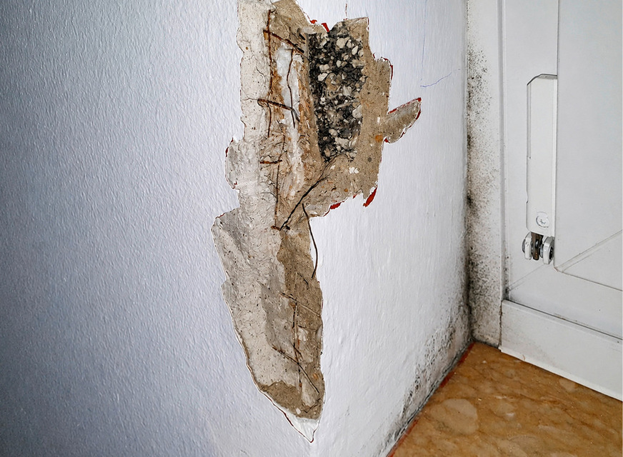 4 Innendämmung mit EPS-Dämmkern endet vor der Fensterlaibung – der Laibungsbereich bleibt ungedämmt.