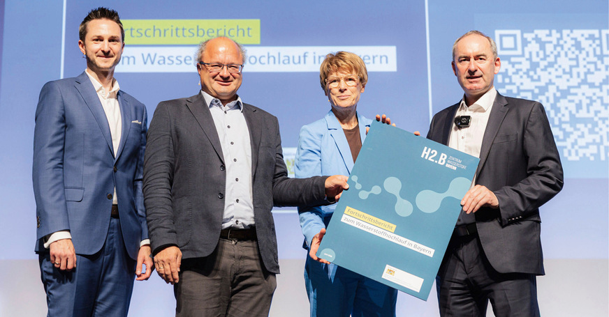 Übergabe des&nbsp;Fortschrittsberichts zum Wasserstoffhochlauf in Bayern an Staatsminister Hubert Aiwanger