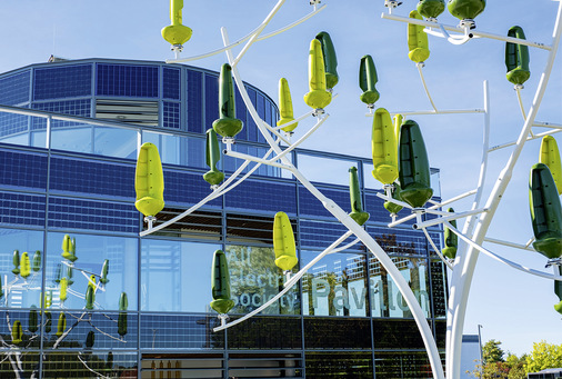 Der Windbaum zeigt innovative Technik, die auch bei schwachen Winden funktioniert.