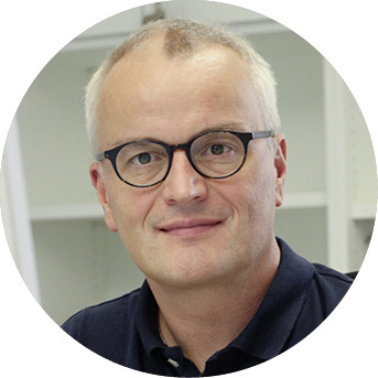 „Wir setzen weiterhin auf Premiumlösungen für Kunden, die maximale Autarkie und effiziente Sektorenkopplung anstreben. Dazu gehört die Systemtechnik aus einer Hand, inklusive Ladeinfrastruktur, aber auch die eigenentwickelte Software mit lebenslangen Updates und eine tiefgreifende, eigenständige Batterieanalytik.“   Ralf Ossenbrink,  E3/DC