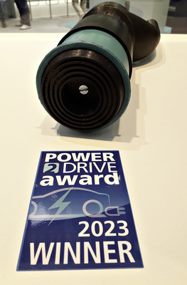 Dieser Ladestecker kann mehrere Megawatt ins Fahrzeug pumpen. Er erhielt 2023 den Award der Power2Drive.