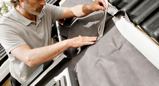 Im System bleiben: Dieser Hersteller liefert die auf die Schürzen abgestimmten Klebebänder für den dichten Anschluss gleich mit.