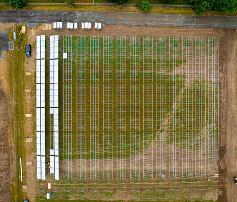 Ein Algorithmus wird die Fließgeschwindigkeit des Wassers durch die Sonnenkollektoren entsprechend der Solar­einstrahlung steuern. Je weniger Sonne scheint, desto langsamer wird das Wasser fließen, um sich zu erwärmen.