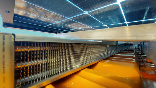 Der Dachwärmetauscher unter der Solaranlage.