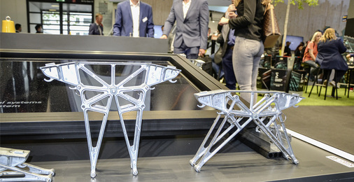 Die flexiblen Modulstützen hat Mounting Systems bereits vorgestellt. Jetzt sind auch Anlagen auf Trapezblechen mit ihnen möglich.