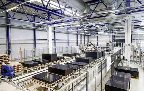 Blick in die Modulfertigung in Freiberg.