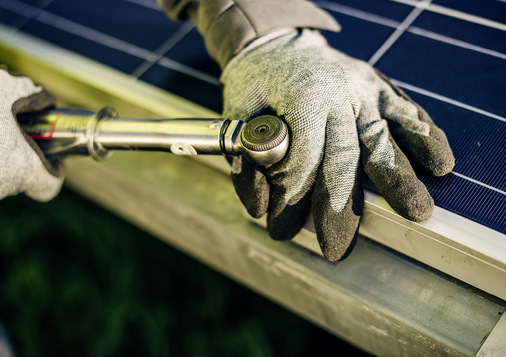 Betriebsführer haben die Anlagen am besten im Blick und wissen, wann es an der Zeit ist, neue Technik zu verbauen, weil die alten Module beschädigt sind.