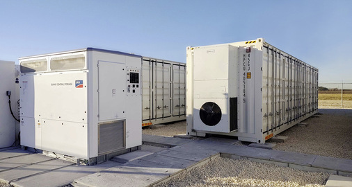 Auf der Intersolar hat SMA auch seine neuen Lösungen für Netzdienstleistungen und die Systemstabilisierung inklusive Schwarzstart vorgestellt.