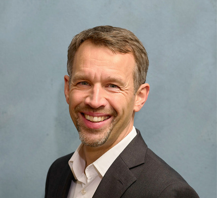 Sebastian Metzger von co2online: „Die Vielzahl von Förderprogrammen ist nicht nur für Laien verwirrend. Daher bieten wir zusätzlich den Fördermittel-Check an, mit dem man auch im Bereich Lüftung das passende Programm findet.“