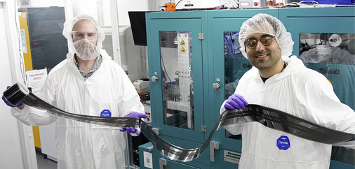 Testrolle mit Perowskitbeschichtung aus dem Labor der Universität Swansea.