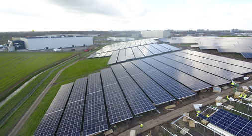 Die Neigungen der Hänge von Mülldeponien sind sehr unterschiedlich. Hier ist es von Vorteil, wenn das ­Montagesystem leicht anzupassen ist.