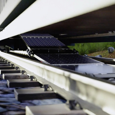 Module werden quasi wie ein Teppich zwischen den Schienen ausgerollt.