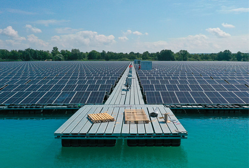 Wenn badische Badenixen mit ihren Prinzen im Baggersee baden, könnten sie im Philippsee theoretisch (!) auf dem Steg ihr Handy mit Ökostrom laden.