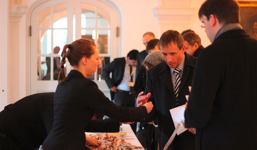 Persönliche Kontakte und Gespräche machen den Wert des Symposiums aus.