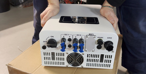 Anschlüsse der Wechselrichter, die an der Anlage installiert wurden.